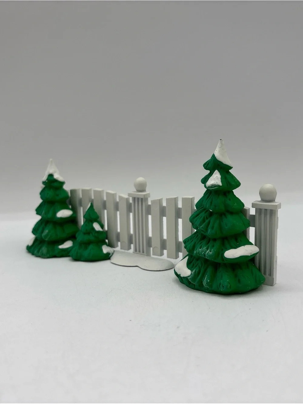 Dept 56 1991 Vintage Original Snow Village Frosty Tree Lined Picket Fence 5207-8